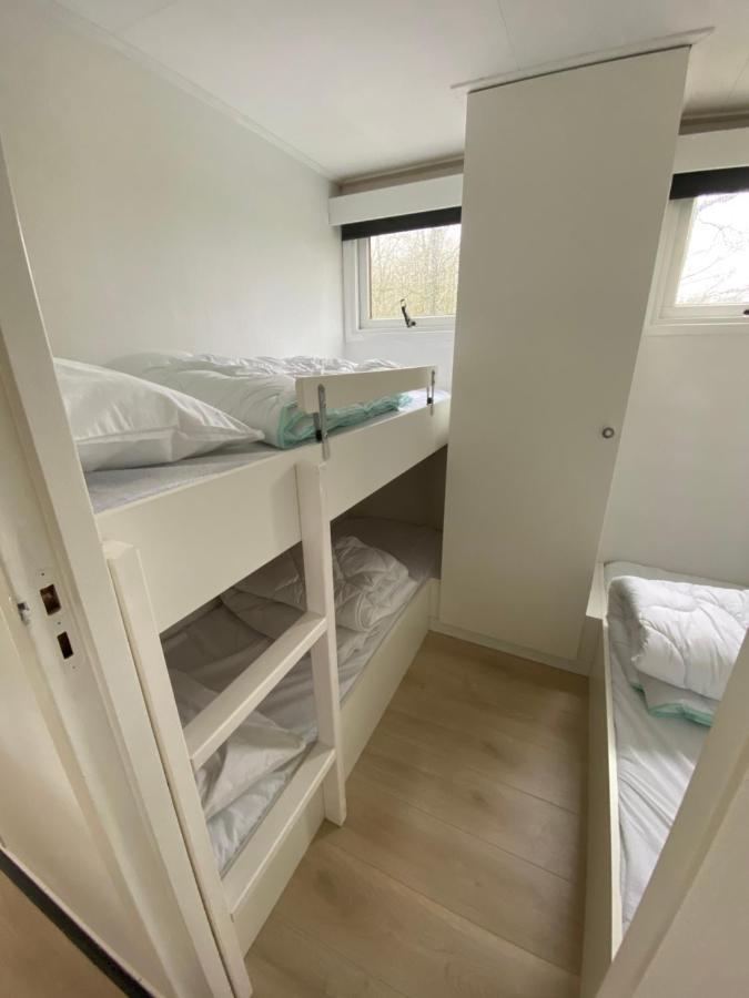 Chalet Heische Tip In Zeeland, Noord-Brabant Voor Max 3 Volwassenen En 2 Kinderen Hotel Exterior photo